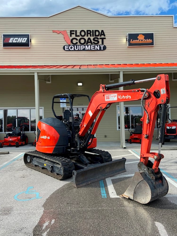 Excavator 4-5 Ton With Hydraulic Thumb 10-12′ Dig Depth