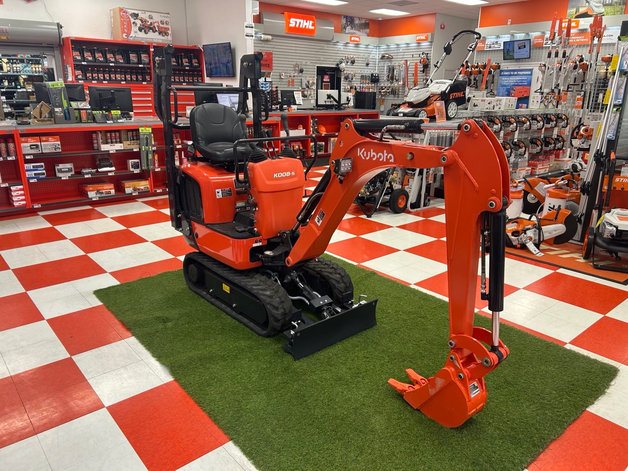 2022 Kubota K008-5
