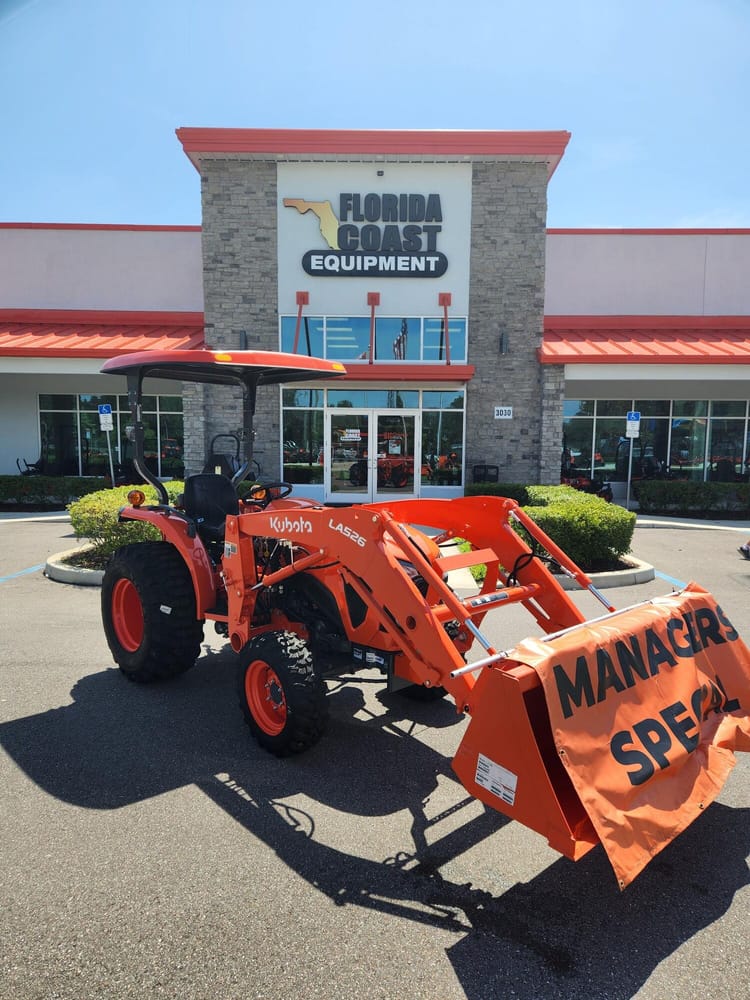 2024 Kubota L3302DT + 2023 LA526 Loader